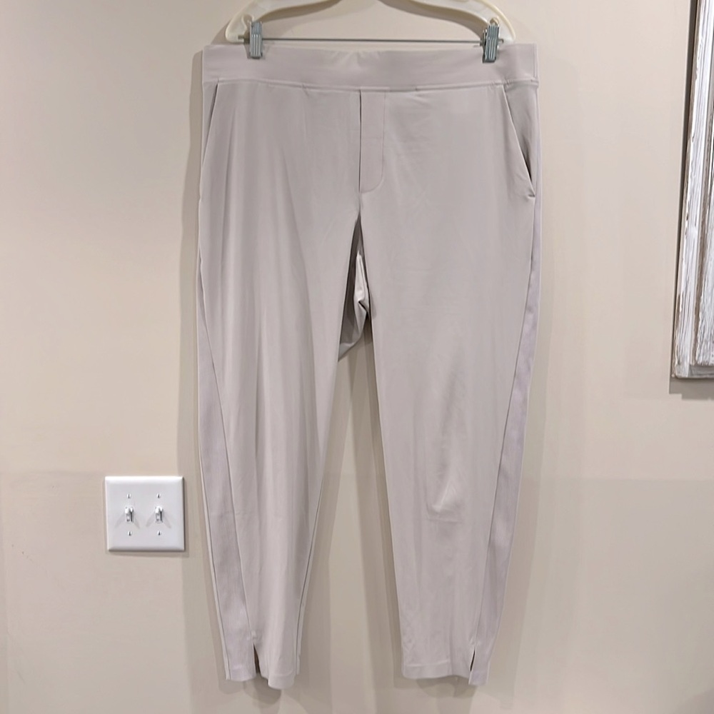 🔥Athleta Cream Brooklyn Ankle Pants🔥